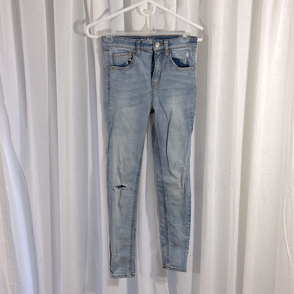 Womens size 2 Wild Fable High Waist Distressed Knee Skinny Jeans